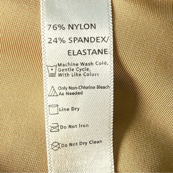 Spanx Slimplicity Double V-Neck Camisole Smooth Shaping Top Nude Size Medium - Picture 7 of 8